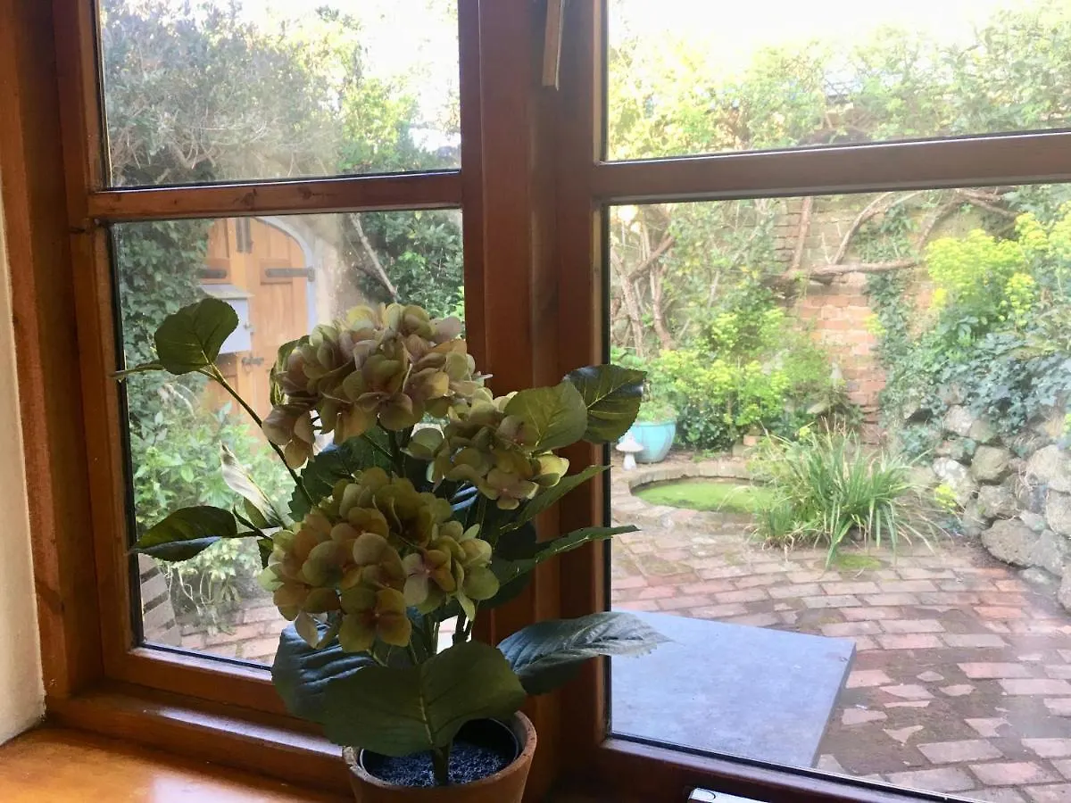 Secret Garden Cottage Exeter Holiday home