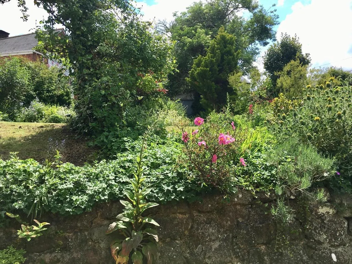 Secret Garden Cottage Exeter 0*,